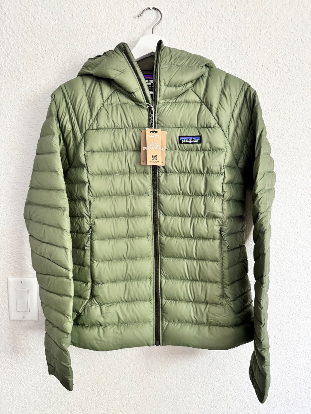 Patagonia Women’s Down Sweater Hoody - Terrain Green - Size Medium